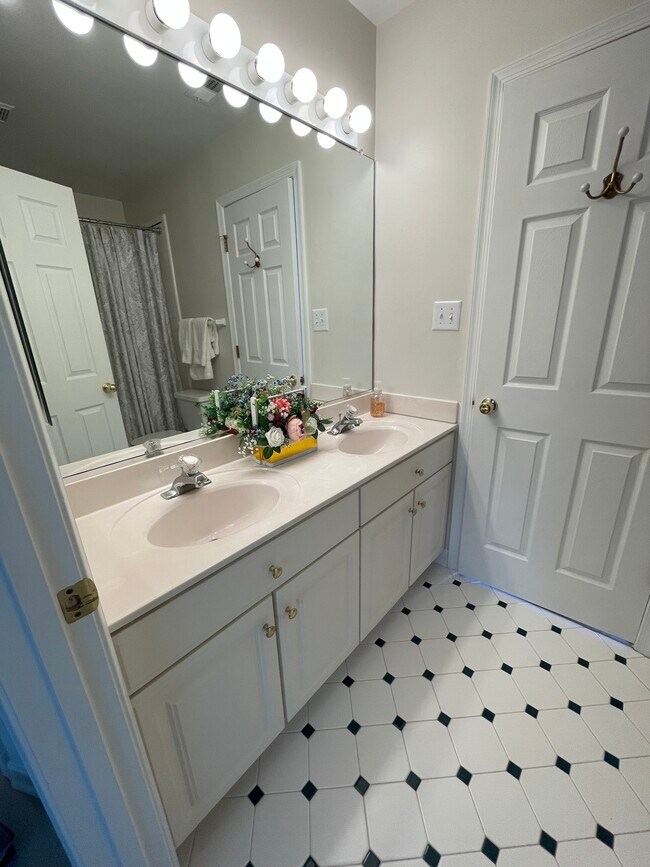 Building Photo - 2510 Heatherwood Ct