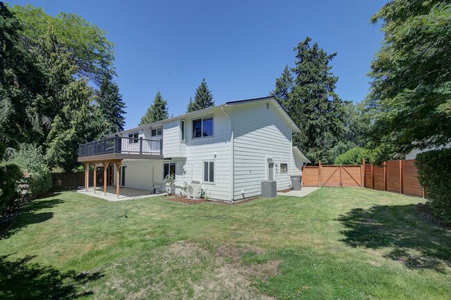Building Photo - 4Bd/2.5Ba Kirkland House