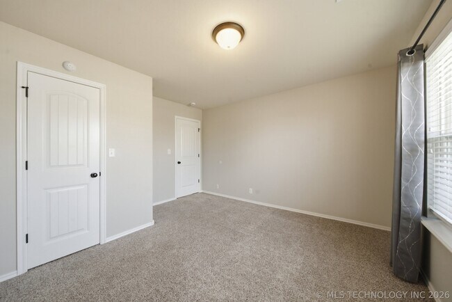 Building Photo - 13328 S 21st Pl