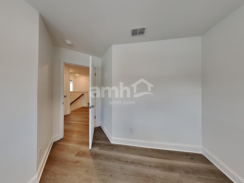 Building Photo - 1364 Soapstone Rd