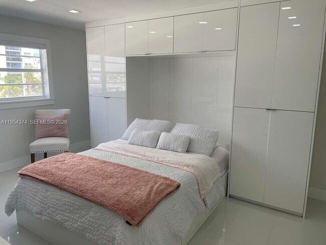 Building Photo - 6880 Abbott Ave