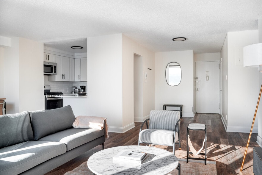 Building Photo - 30 Waterside Plaza