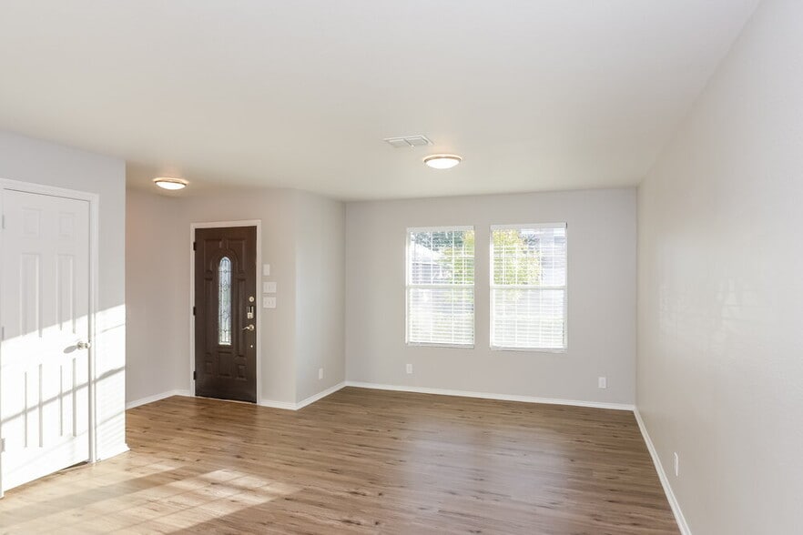 Building Photo - 10923 Rindle Ranch