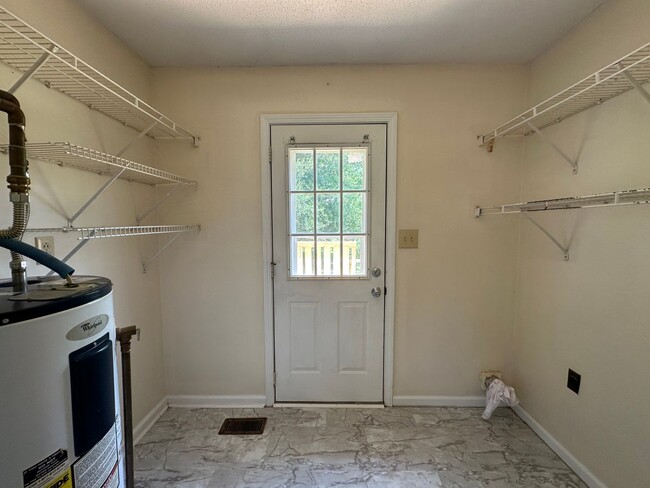 Building Photo - 3 Bedroom Pet Friendly Home for Rent!