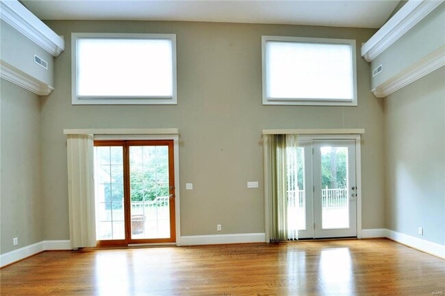 Building Photo - 8940 Ladue Rd