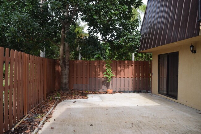 Building Photo - 5945 SE Windsong Ln