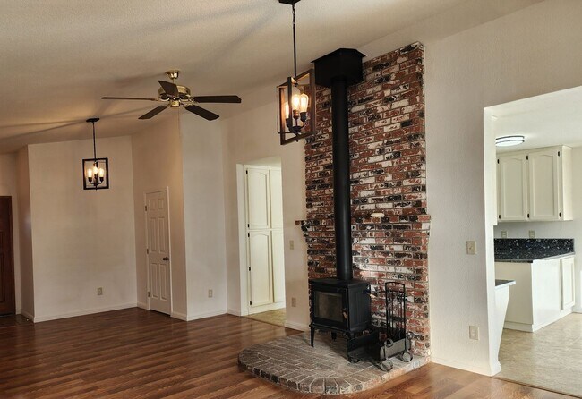 Building Photo - 3 bedroom Home  For Rent in Minden