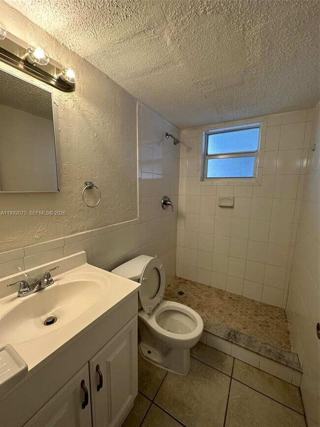 Building Photo - 2775 Taft St