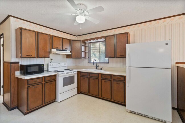 Building Photo - 2676 Woodcrest Dr