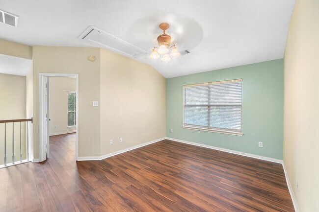 Building Photo - 10003 Lynette Falls Dr