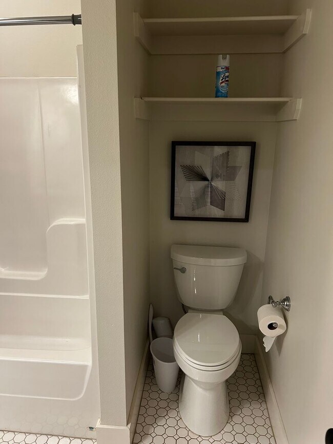 Building Photo - UNFURNISHED Beautiful Large Home Available Now on North Walnut in Fayetteville !!