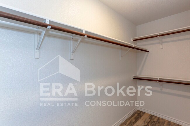 Building Photo - 205 Dolphin Dr