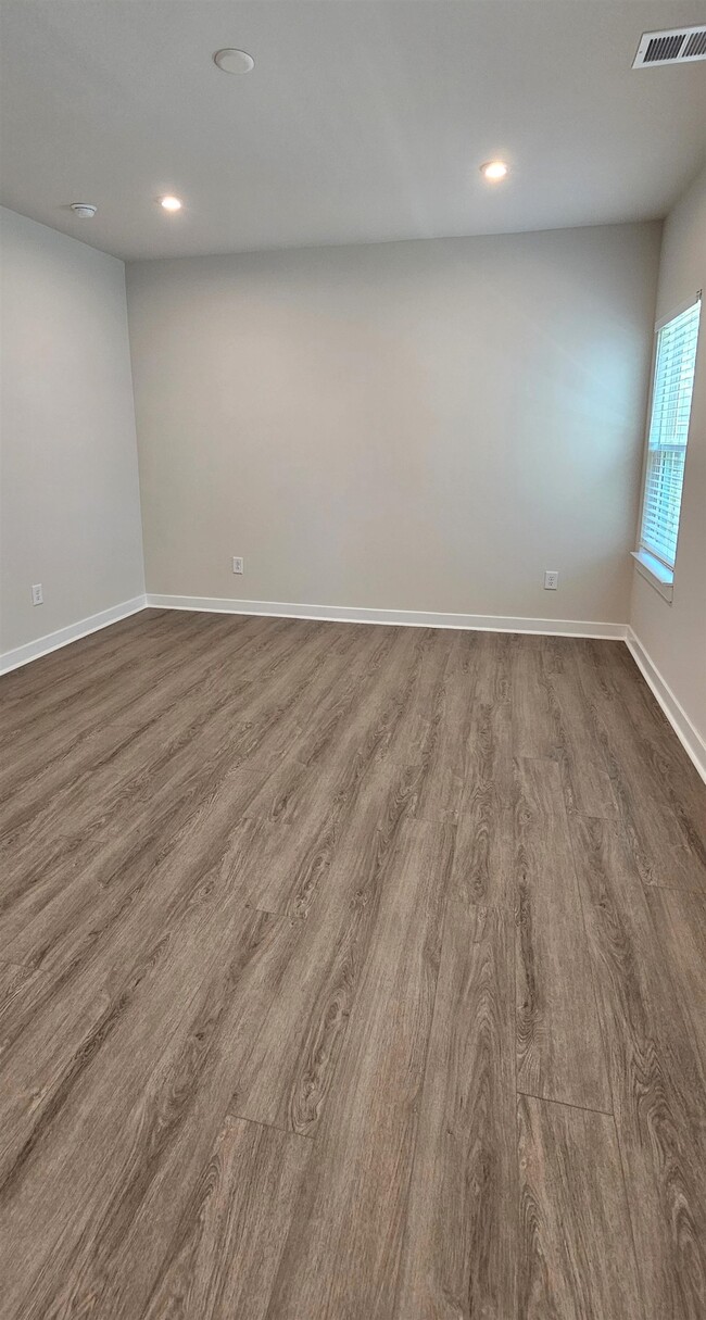 Building Photo - 2313 Hazel Wy