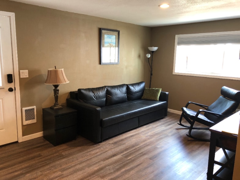 Building Photo - 543 N Broadway St