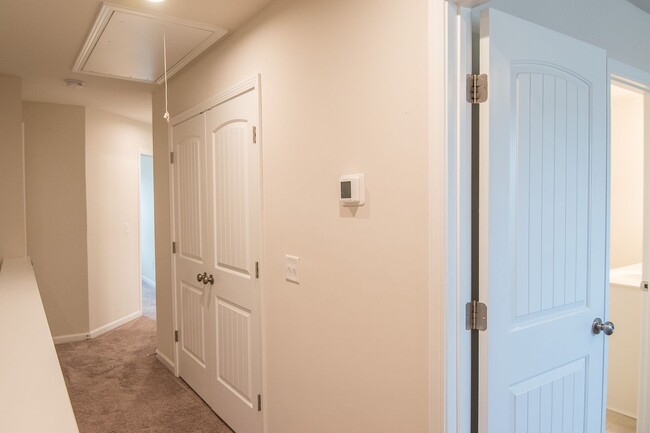 Building Photo - Beautiful Gallatin Townhome w/ Appliances!