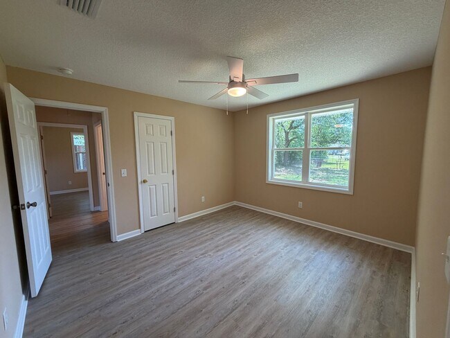 Building Photo - 2640 Canary Dr