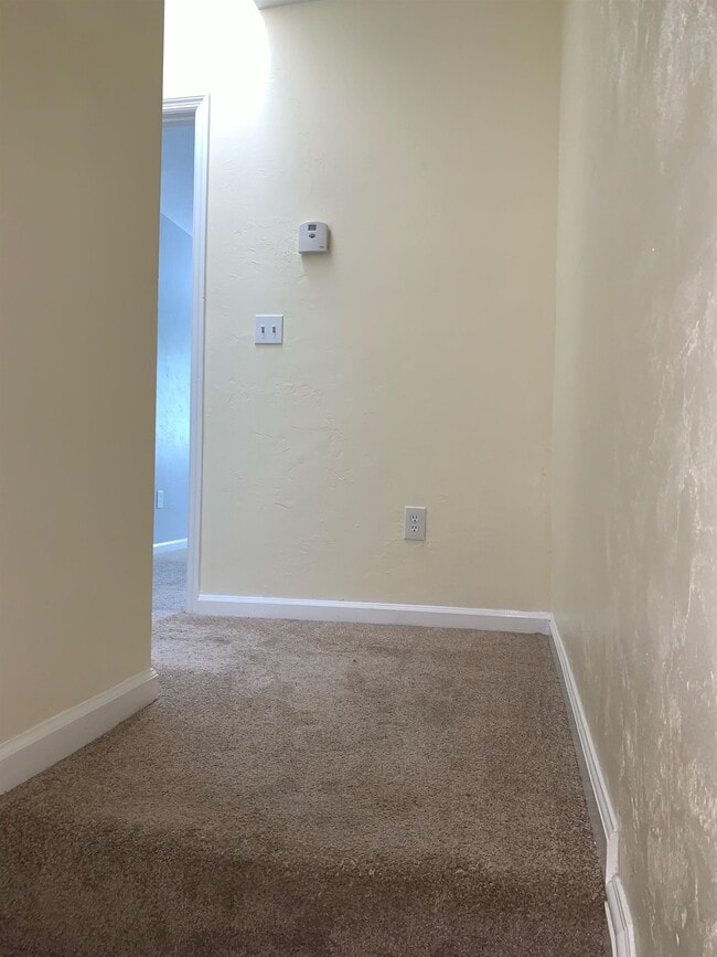 Building Photo - 552 Teal Ln