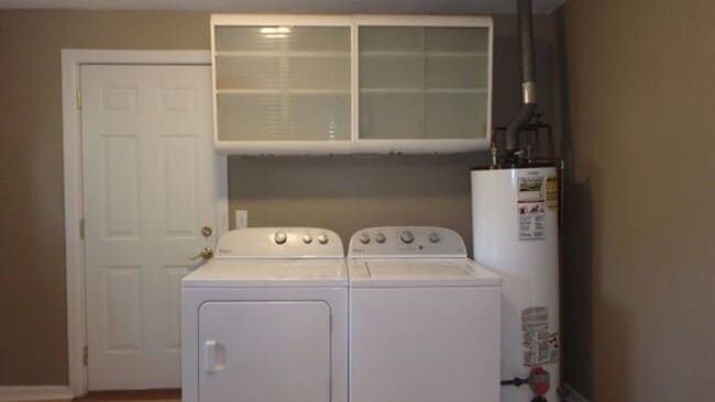 Building Photo - Wonderful 3 Bed 1 Bath House w/ Bonus Room!