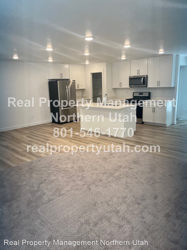 Building Photo - 3 br, 2.5 bath House - 3084 N. 1600 E.