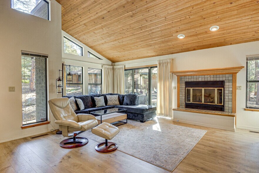 Building Photo - 1490 Valley Ranch Cir