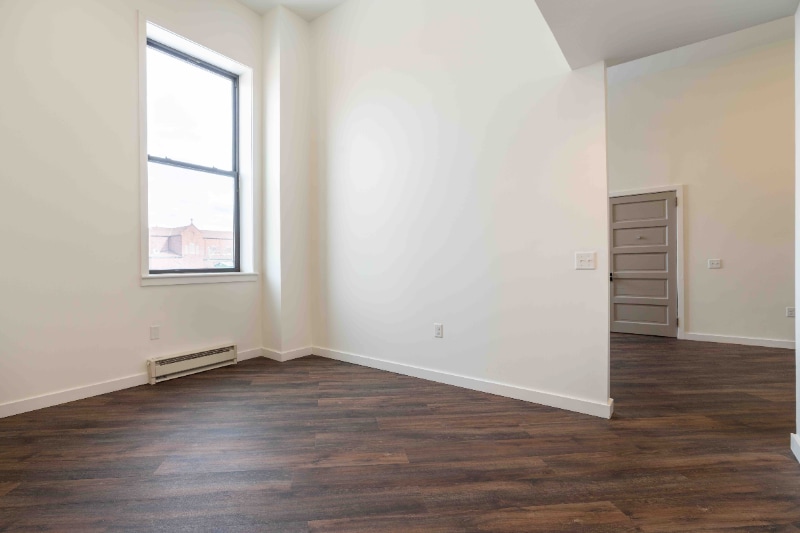 Building Photo - 818 12th St