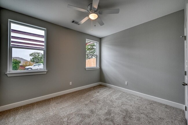 Building Photo - 1915 Willow