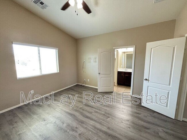 Building Photo - 7265 W Glenn Dr