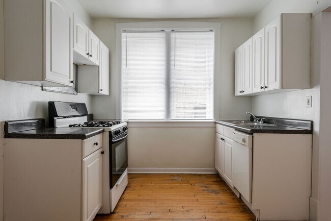 Building Photo - Albany Park - 2 Bed / 1 Bath - Heat Included