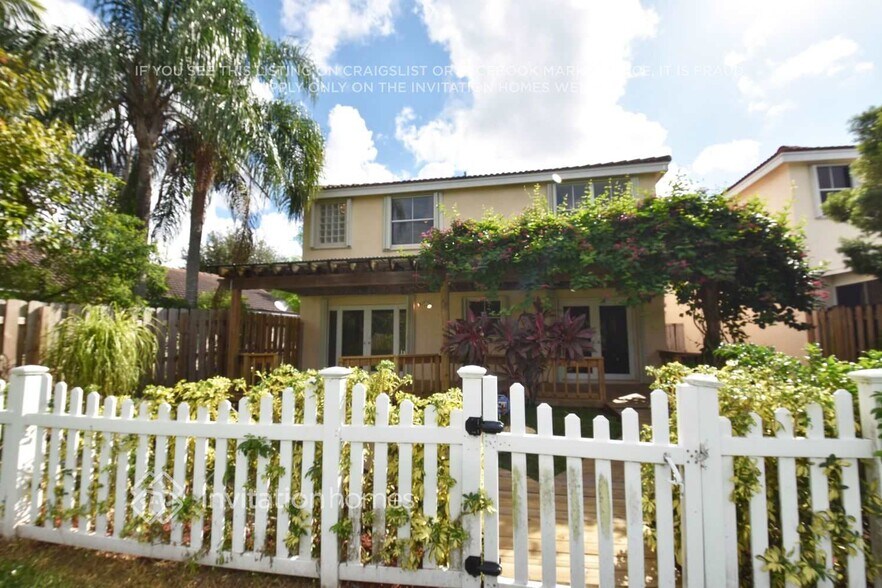 Building Photo - 8385 SW 42nd Ct