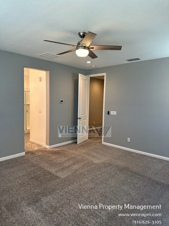 Building Photo - 1347 Larkspur Dr