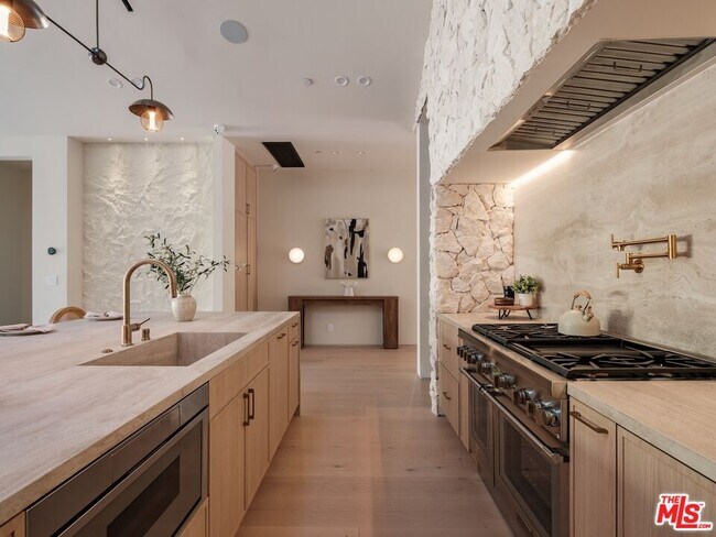 Building Photo - 14647 Morrison St