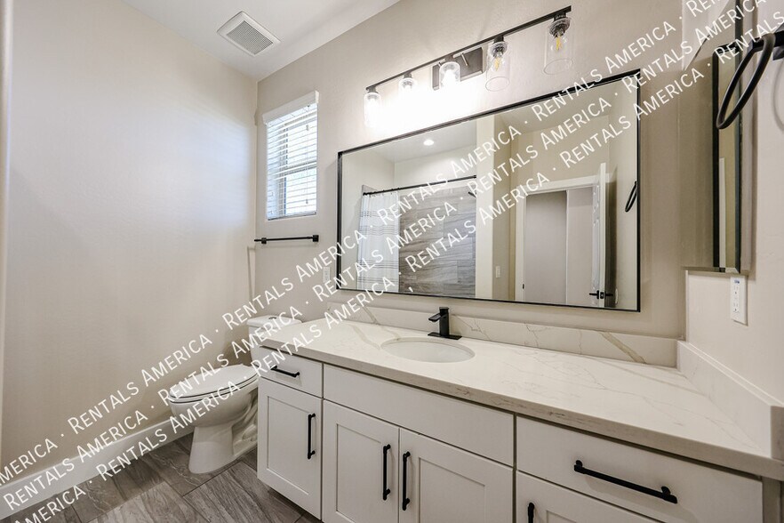 Building Photo - 7855 W Rock Springs Dr