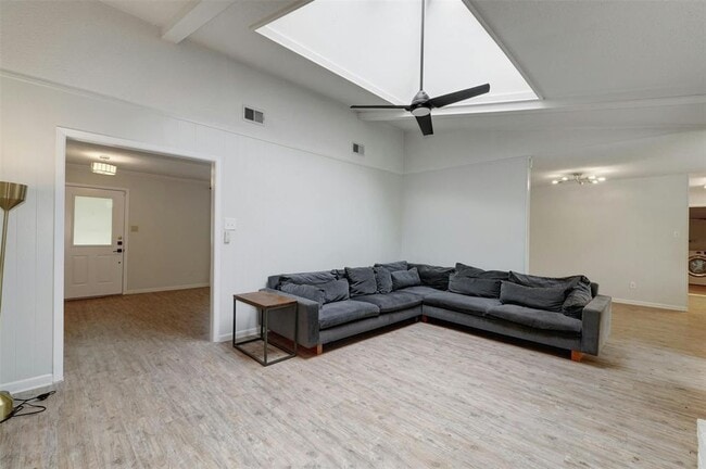 Building Photo - 8001 Ceberry Dr