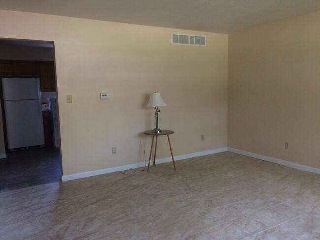 Apt D - 212 Lindell Dr