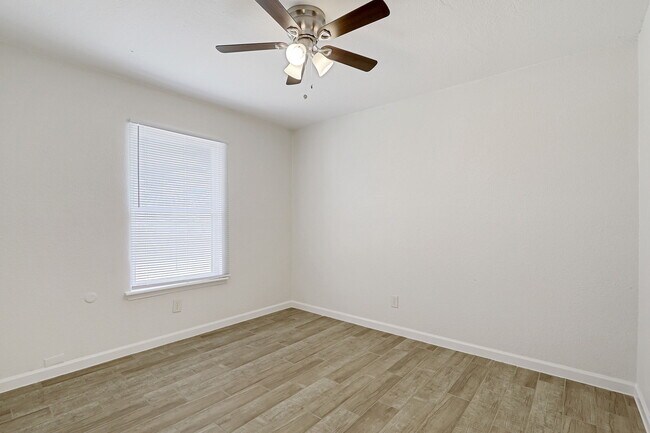Building Photo - 10401 Centaur Dr