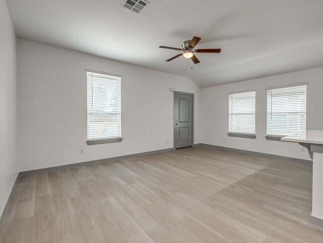 Building Photo - Beautiful New 3-Bed Duplex – Pet Friendly