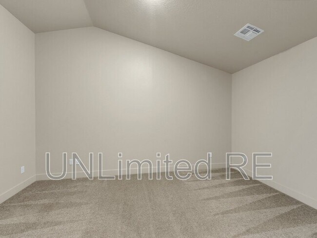 Building Photo - 2539 W Josselyn Dr