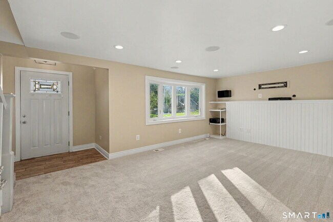 Building Photo - 142 N Taylor Ave