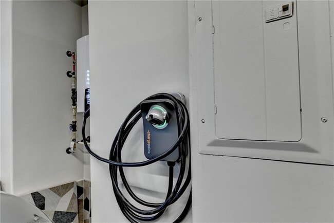 Building Photo - 120 Grand Cres