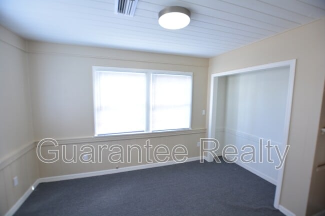 Building Photo - 119 N Longfellow Blvd