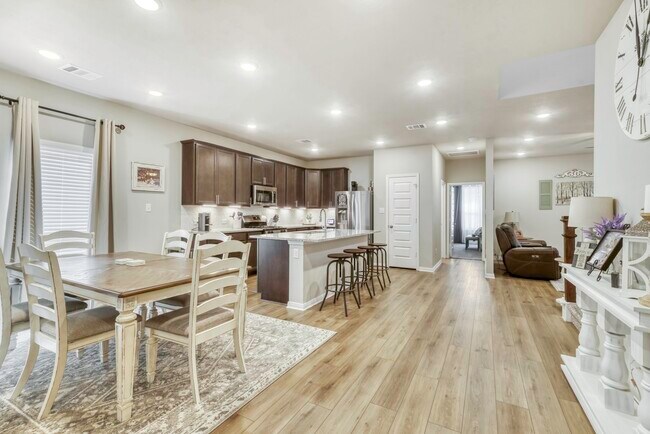 Building Photo - 15225 Still Water Mdw Lp