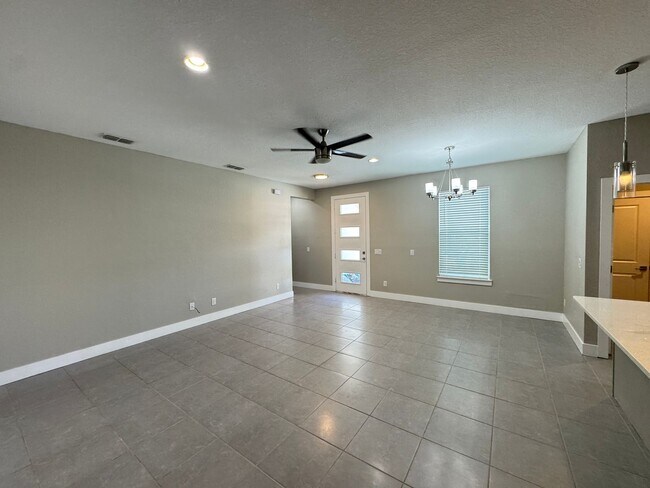 Building Photo - $500 OFF OF A MONTH OF RENT! Beautiful 4BD/2BA Home in Poinciana – No HOA Approval Needed! Pets W...