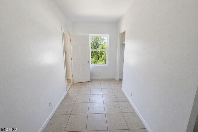 Building Photo - 793 E 19th St