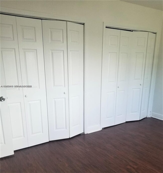 Building Photo - 941 NE 169th St