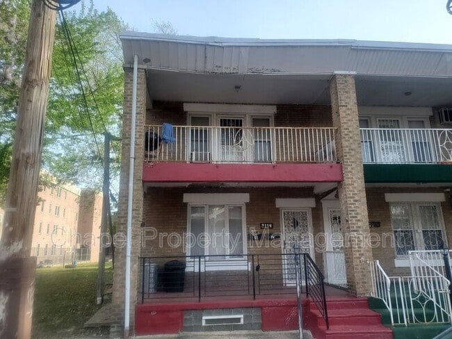 Primary Photo - 2114 W Pacific St