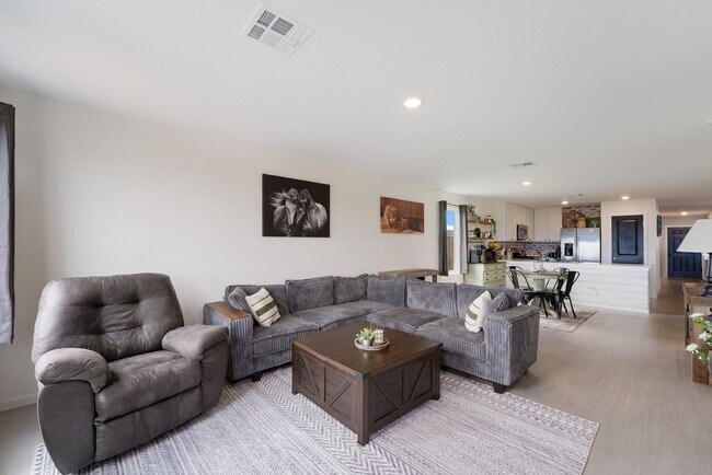 Building Photo - "NO RENT UNTIL SEP 1! Charming 4-Bedroom Oasis with 2 Full Baths in Converse - 1500 Sq Ft of Comf...