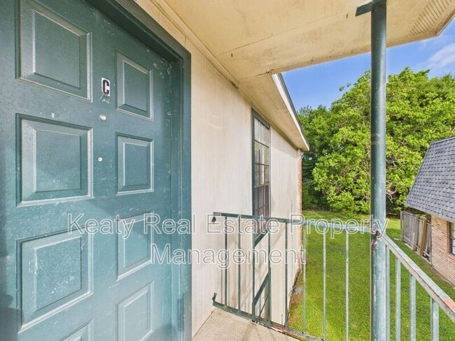 Building Photo - 110 Country Ln