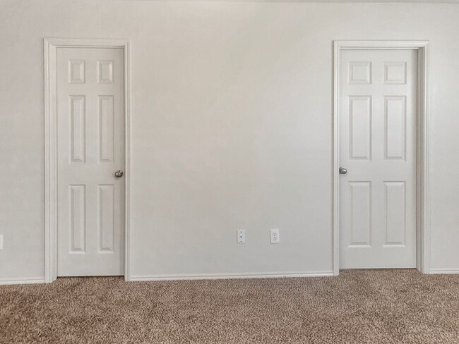 Building Photo - Spacious 1 Story Home!