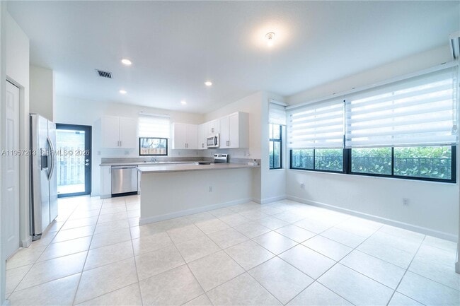 Building Photo - 1928 SW 5th Blvd