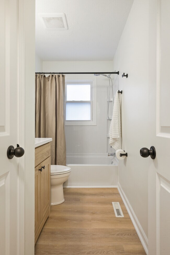 Building Photo - 1003 E Hopkins Dr